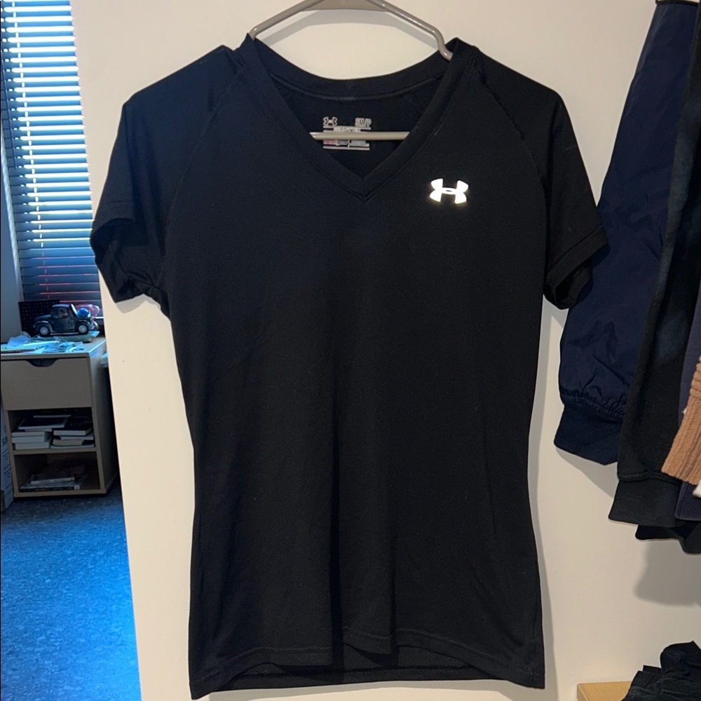 Under Armour Women's Black V-Neck Tee